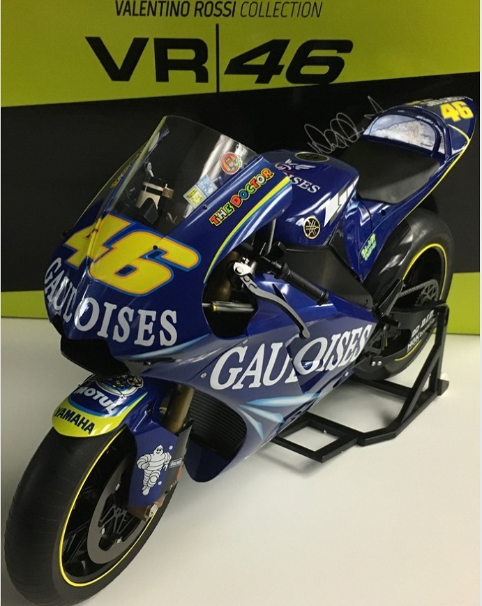 GPコレクションホビー館 ｜ PMA 1/4 YAMAHA YZR M1 ROSSI WON & WC ...